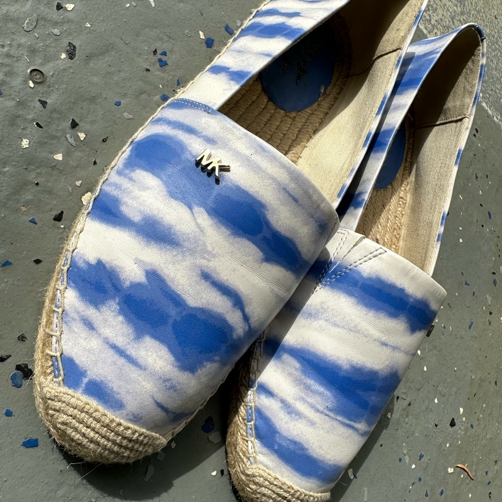 Michael Kors NWOT white and blue flats
